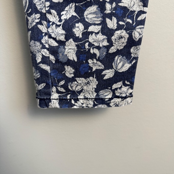 H&M Women's Abstract Floral Stretchy Low Rise Jeans Navy Size 8 Summer Festivals - Picture 2 of 12